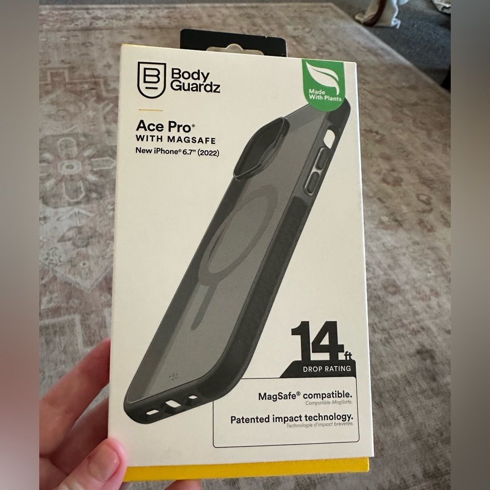 Body Guardz MagSafe compatible iPhone 6.7” (2022) smoke black.